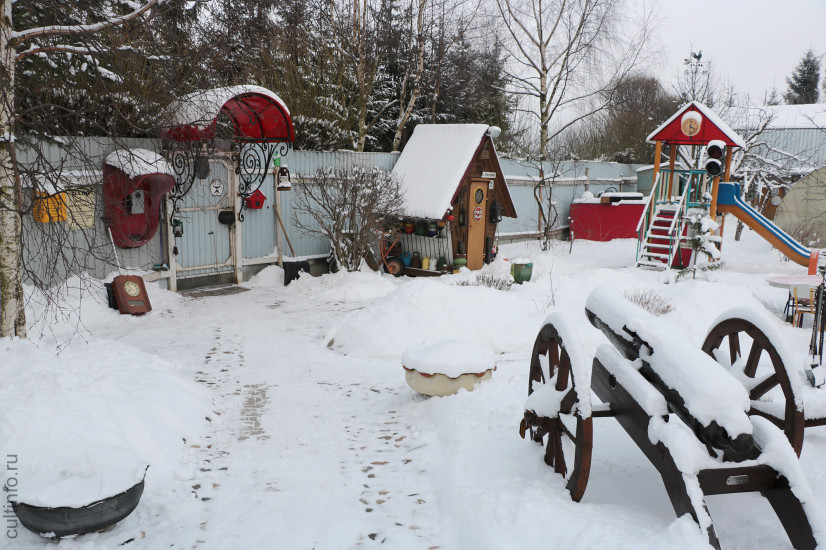 Пушка – тоже ручная работа сына и отца. Рядом стоит еще и Андреевский флаг!