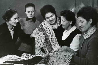 Группа художников, лауреаты Государственной премии им. И. Е. Репина (К. В. Исакова, Э. Я. Хумала, В. Н. Ельфина, В. Д. Веселова, В. В. Сибирцева)