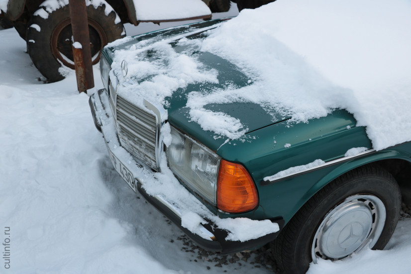 Mercedes 123 1983 года. Артем признается, что BMW и Mercedes для него – это две автолегенды. Поэтому он хочет сделать целую экспозицию, посвященную этим машинам. Точнее, хочет показать на чем ездили в СССР и за границей.