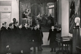 Одна из первых экскурсий в Вологодской картинной галерее в 1954 году. Фото ВОКГ