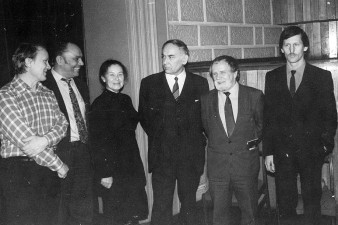 Р. Балакшин, С. Викулов, А. Грязев, О. Фокина, В. Белов, М. Карачев. Москва. VIII Съезд писателей России в театре Советской армии. 1990. Фото из архива А. Грязева Р. Балакшин, С. Викулов, А. Грязев, О. Фокина, В. Белов, М. Карачев. Москва. VIII Съезд писателей России в театре Советской армии. 1990. Фото из архива А. Грязева