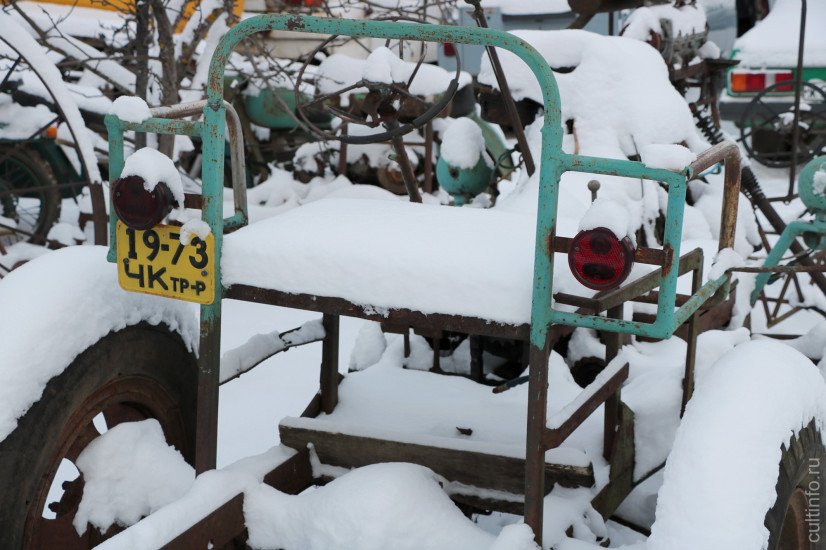 Отдельная экспозиция посвящена журналу «Моделист-конструктор». Аэросани и трактор сделаны руками дедушки Артема. 