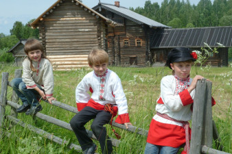 XVII Всероссийская творческая мастерская «Фольклор и молодежь». Вологда, 2010. Праздник «Петр-солнцеворот» в музее «Семенково»