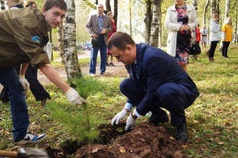 Николай Гуслинский на закладке дендропарка
