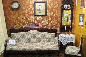 Экспозиция «Гостиная в купеческом доме»