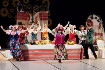 Спектакль «За двумя зайцами»