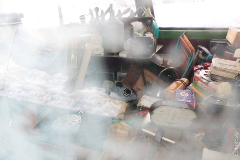 Двухчасовой прогулки по музею вам точно не хватит: Артем еще даже не начал оформлять свой музей «смешанных товаров». А будущими экспонатами, кстати говоря, забиты все багажники автомобилей.