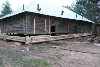 Каретник в усадьбе Брянчаниновых во время реставрации