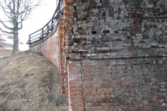 Устои моста до реставрации 2011-2012 годов