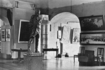 Интерьер и экспозиция Вологодской областной картинной галереи в середине 1950-х годов. Фото ВОКГ