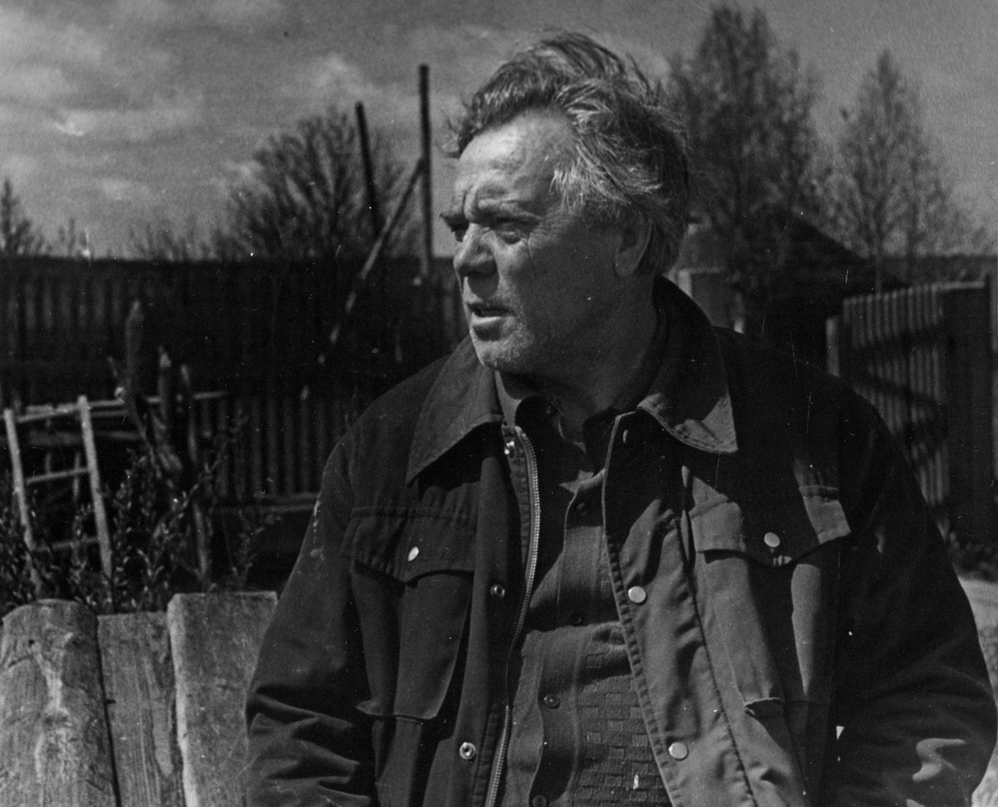 В.П. Астафьев в д. Сибла. [1975 г.] Фото из архива семьи Астафьевых