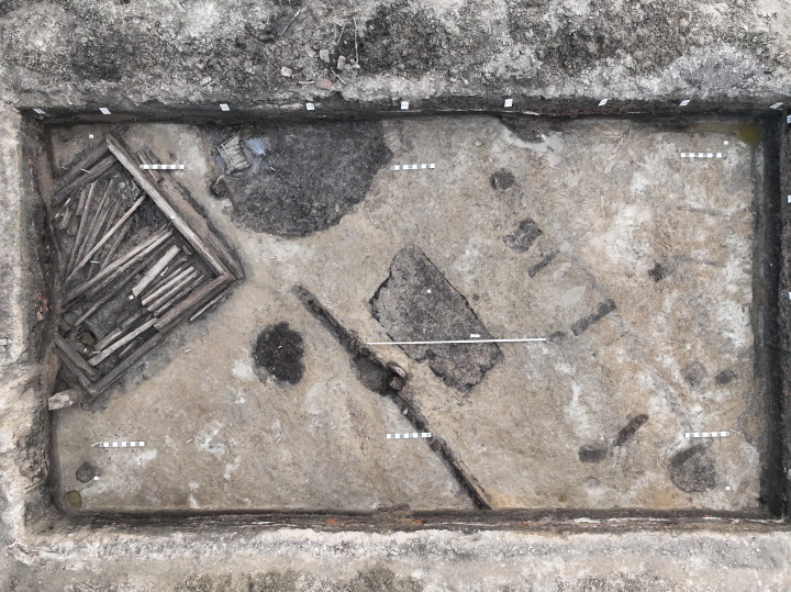 Постройка в раскопе. Фото Алексея Фёдорова