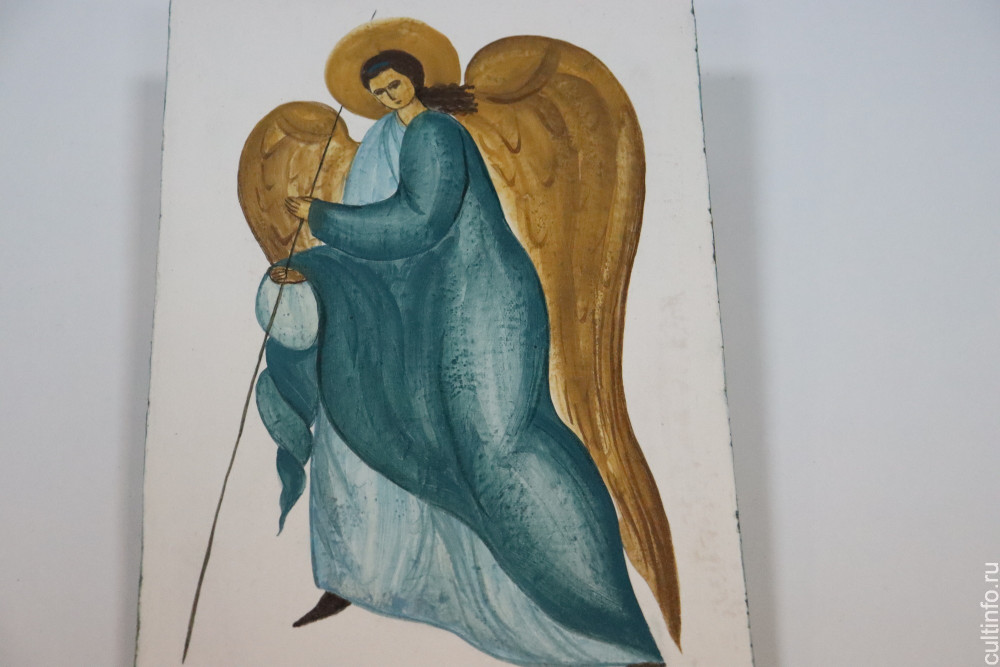 Все разнообразие одуванчиков в творчестве Надежды Костромитиной можно рассмотреть на выставке «НКерамика» в Мемориальной мастерской Пантелеева