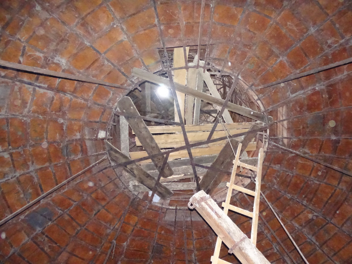 Металлический каркас купола. Фото Сергея Попова