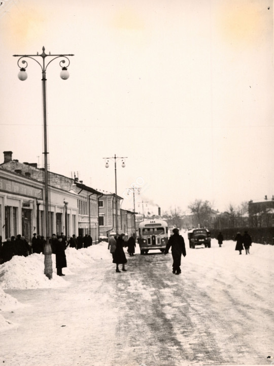 Ул. Мира. Новое электроосвещение. 1956 г. ГАВО. Ф. Р-5228. Оп. 8П. Д. 4774. Л. 1