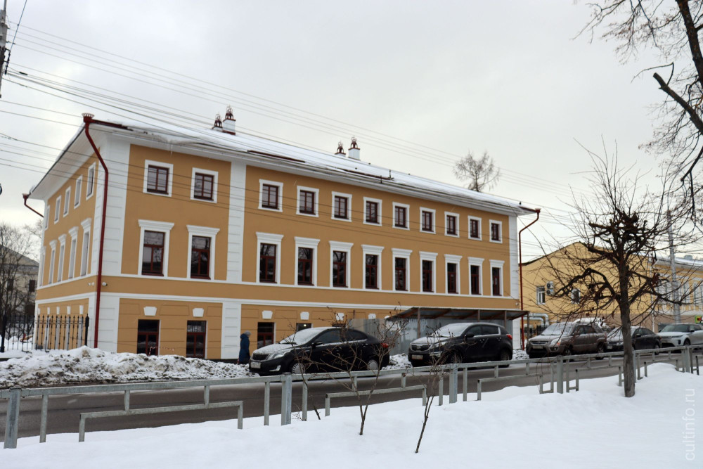 Здание на Мира, 15