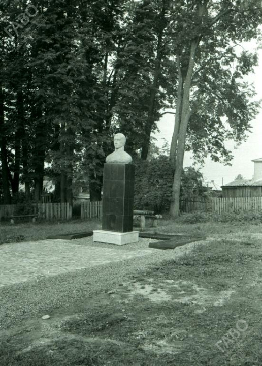 Памятник И.А. Кускова в г. Тотьме. 19 августа 1990 г. ГАВО. Ф. Р-2035. Оп. 28. Д. 184. Л.18