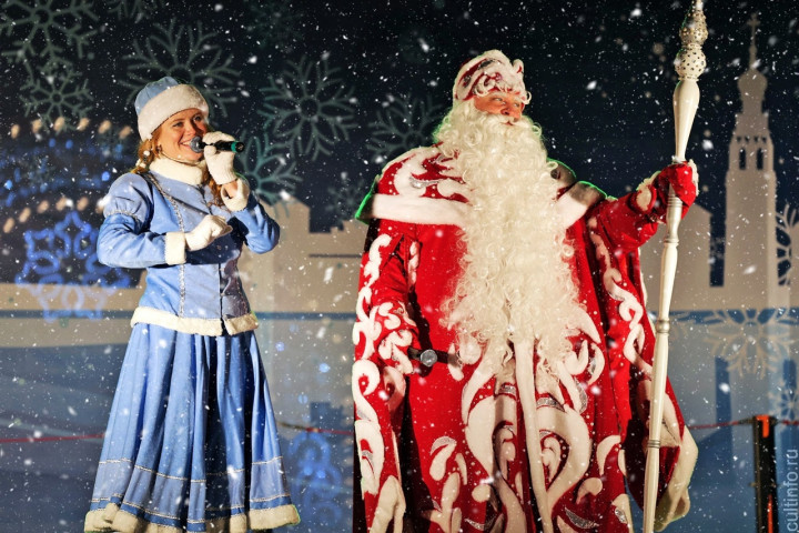 Зимние потешки на площади Революции