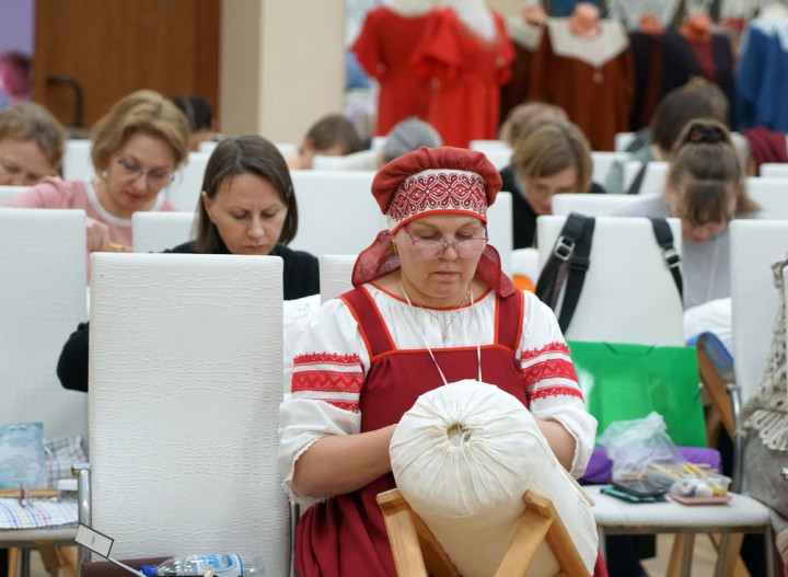 II Всероссийский фестиваль мастеров кружевоплетения «Зимняя сказка». Фото: vk.com/otnkladvelikiyustug