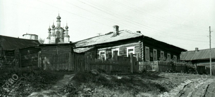Вид на дом-музей И.А. Кускова в г. Тотьме. 19 августа 1990 г. ГАВО. Ф. Р-2035. Оп. 28. Д. 184. Л. 30
