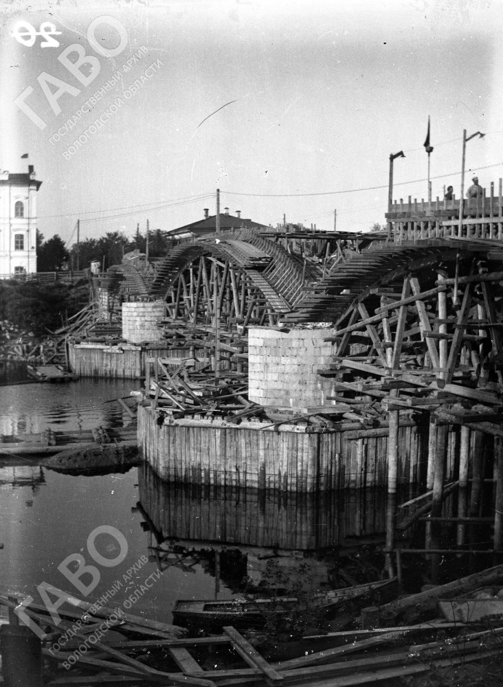 Вид на строительство Октябрьского моста. Дата съемки – [1930] г. ГАВО. Ф. Р-5228. Оп. 2. Д. 117.