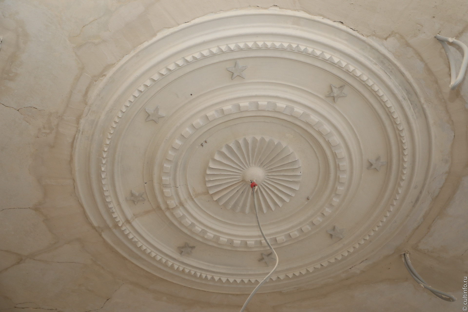 Потолочная розетка