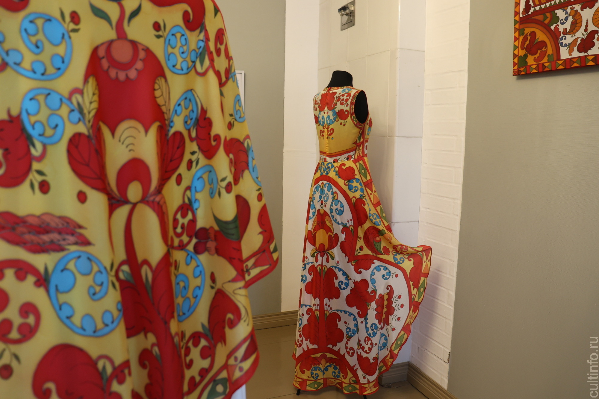 Борецкую роспись на шелке увидят вологжане в Центре ремесел