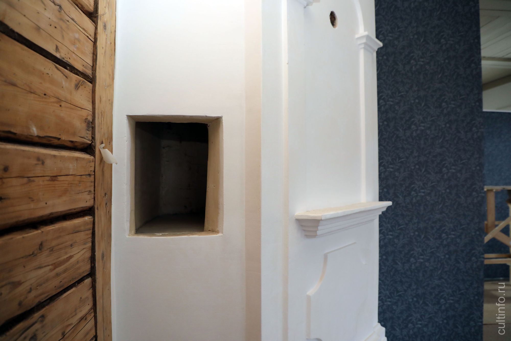 Отверстие в печи по предположению реставраторов могло служить для сушки вещей