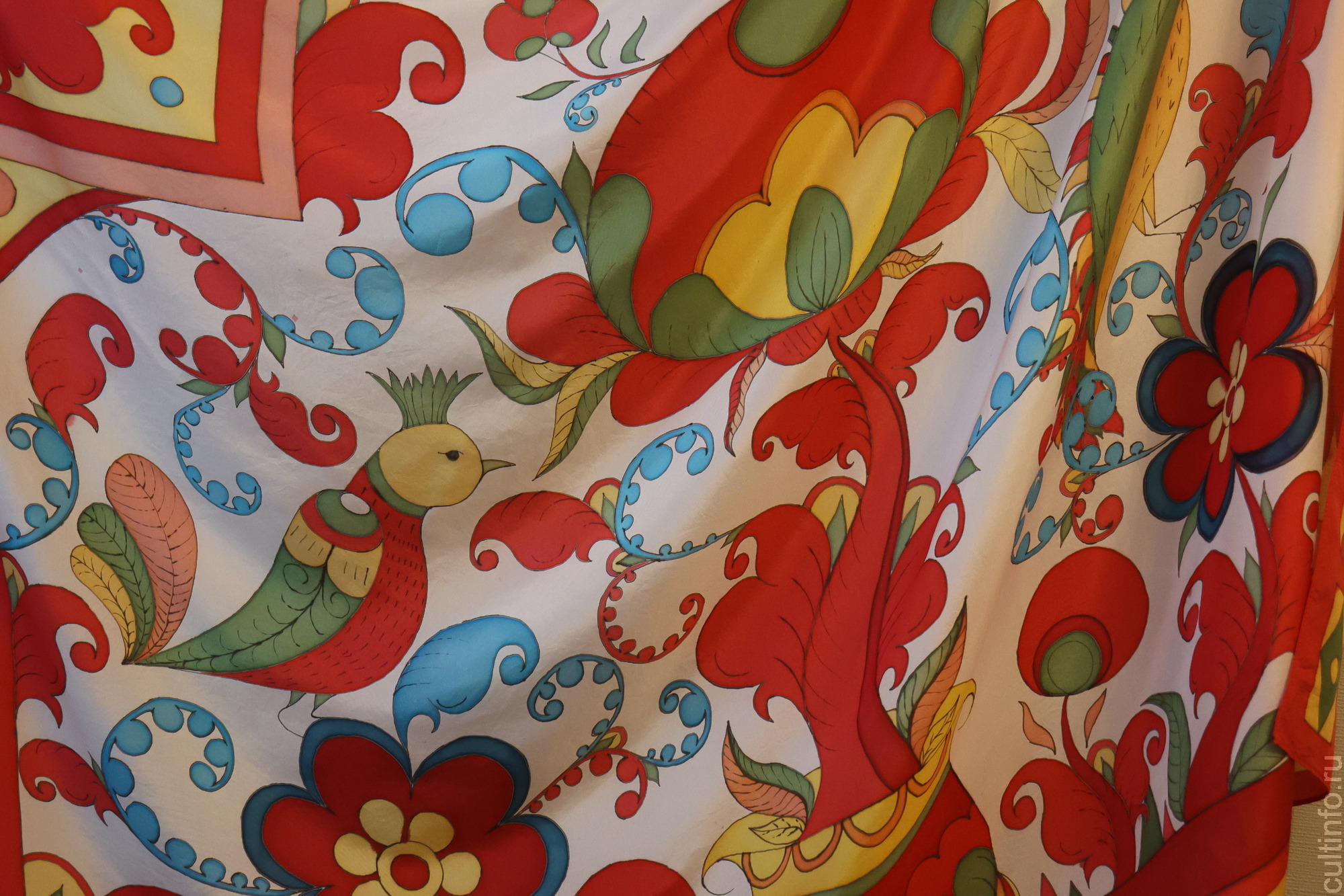 Борецкую роспись на шелке увидят вологжане в Центре ремесел