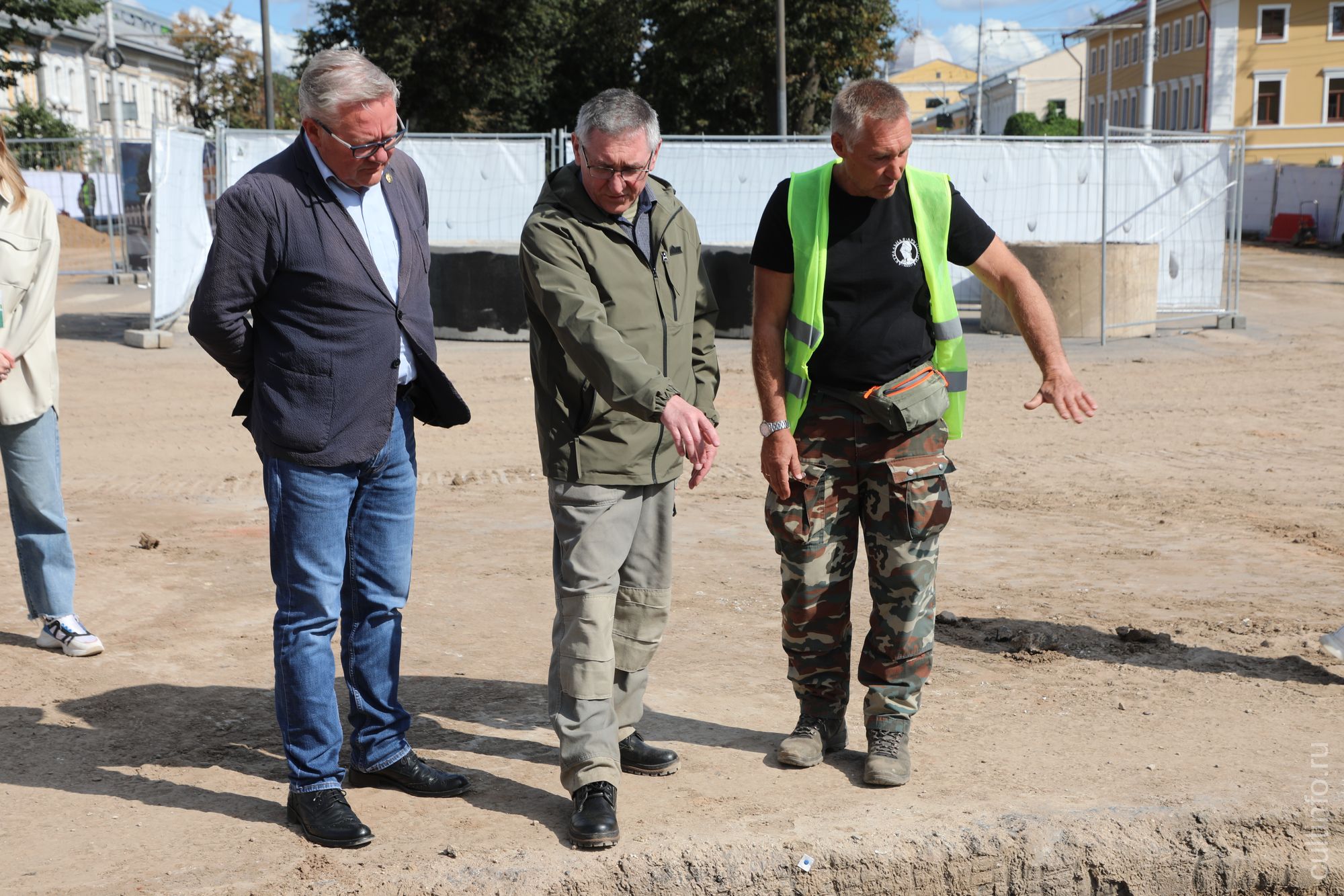 Раскопки на перекрестке улиц Мира и Козленской