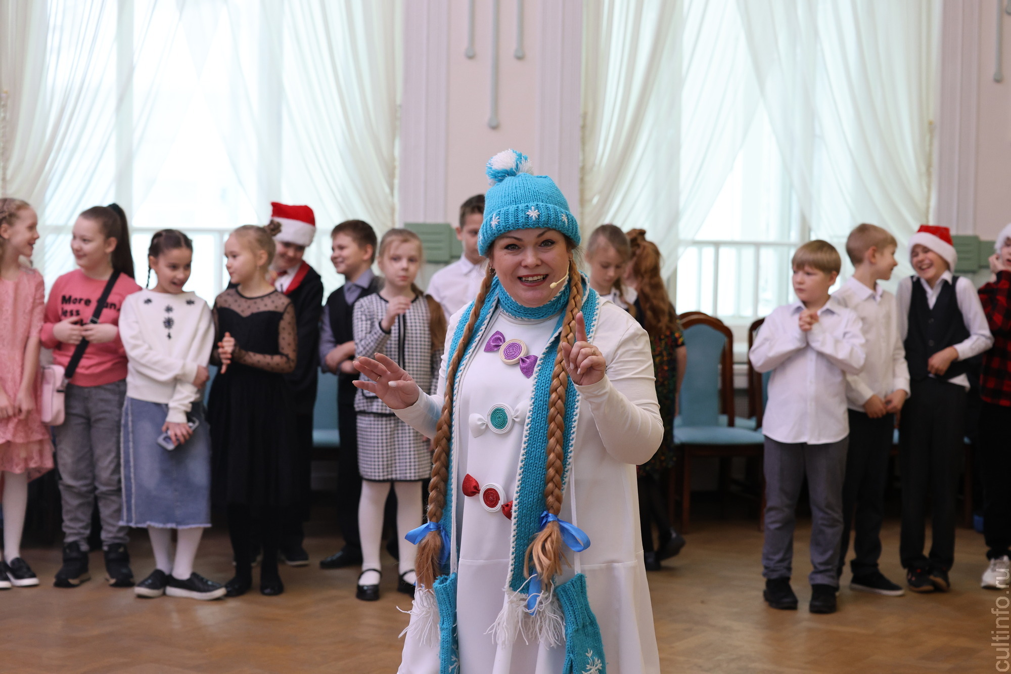 «Сказки Деда Мороза», озвученные самим зимним волшебником, представляет областная детская библиотека