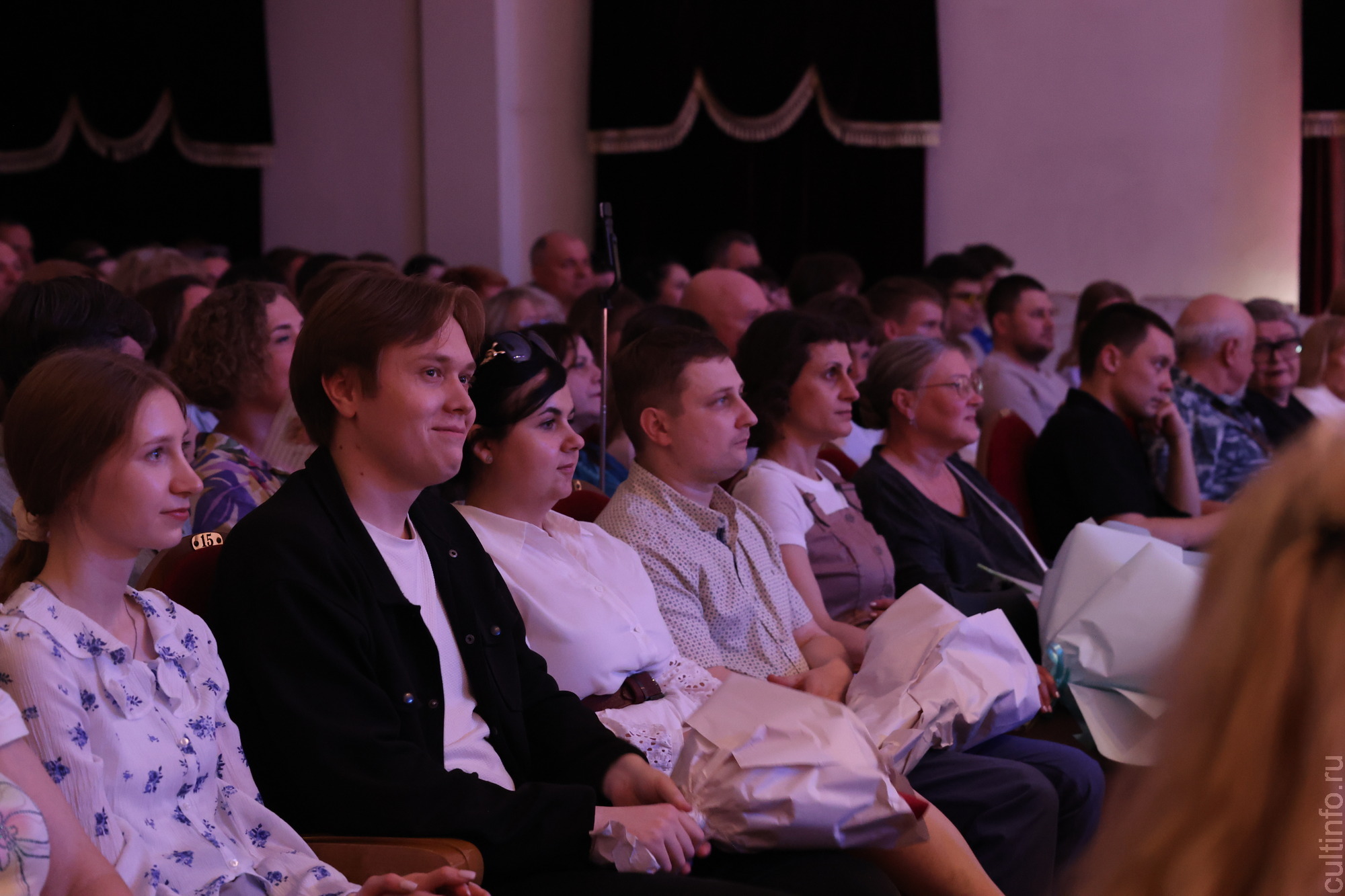 Спектакль «Люблю бродить по Вологде» представили юные артисты эстрадного отделения школы-студии драматического искусства «Чайка» 