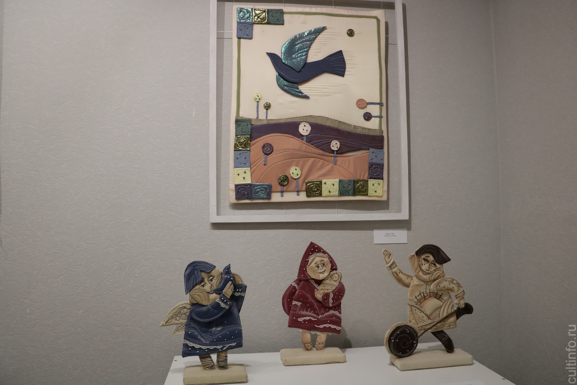 Последнюю неделю в Вологде работает уютная выставка череповчанки Елены Ивановой «Родом из детства»