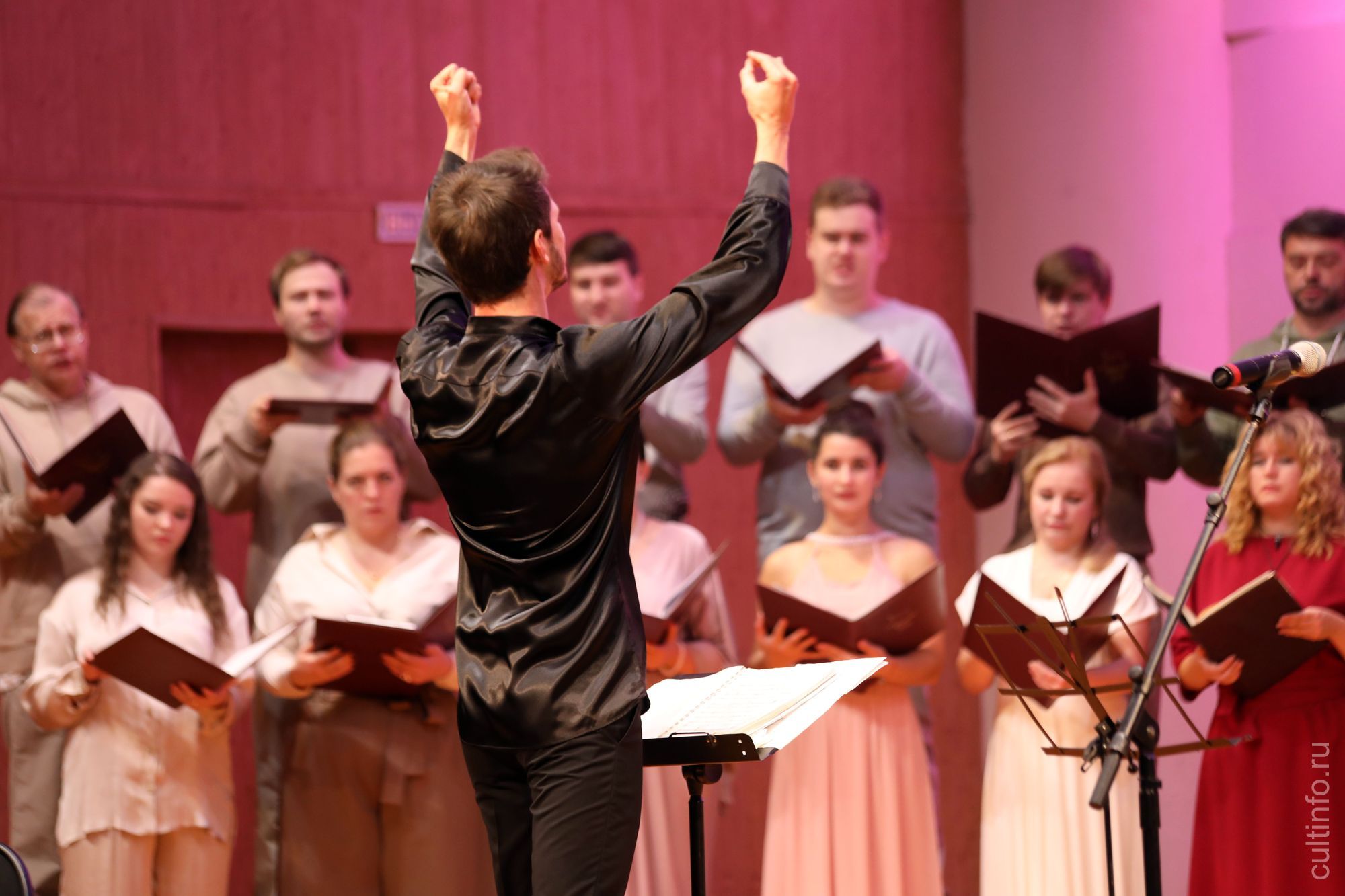 Легендарный хор Минина исполнил «Перезвоны» Валерия Гаврилина в Вологде