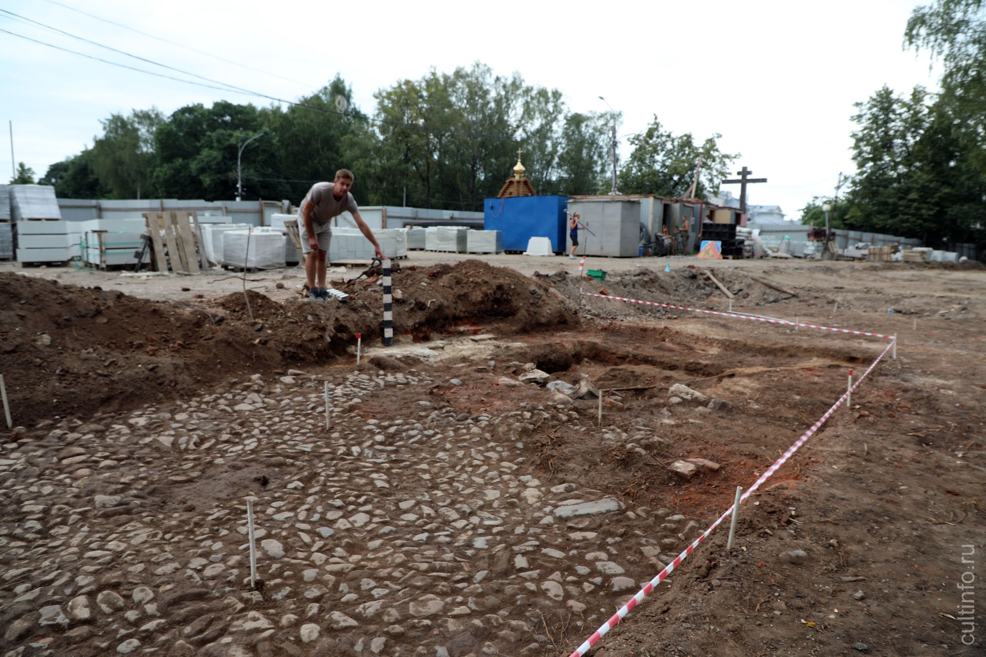 Археологи обнаружили угол паперти Спасо-Всеградского собора