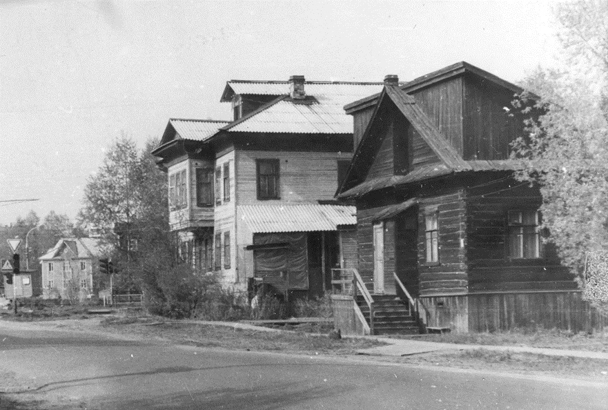 Служебная постройка на фото 1989 года. Фото 