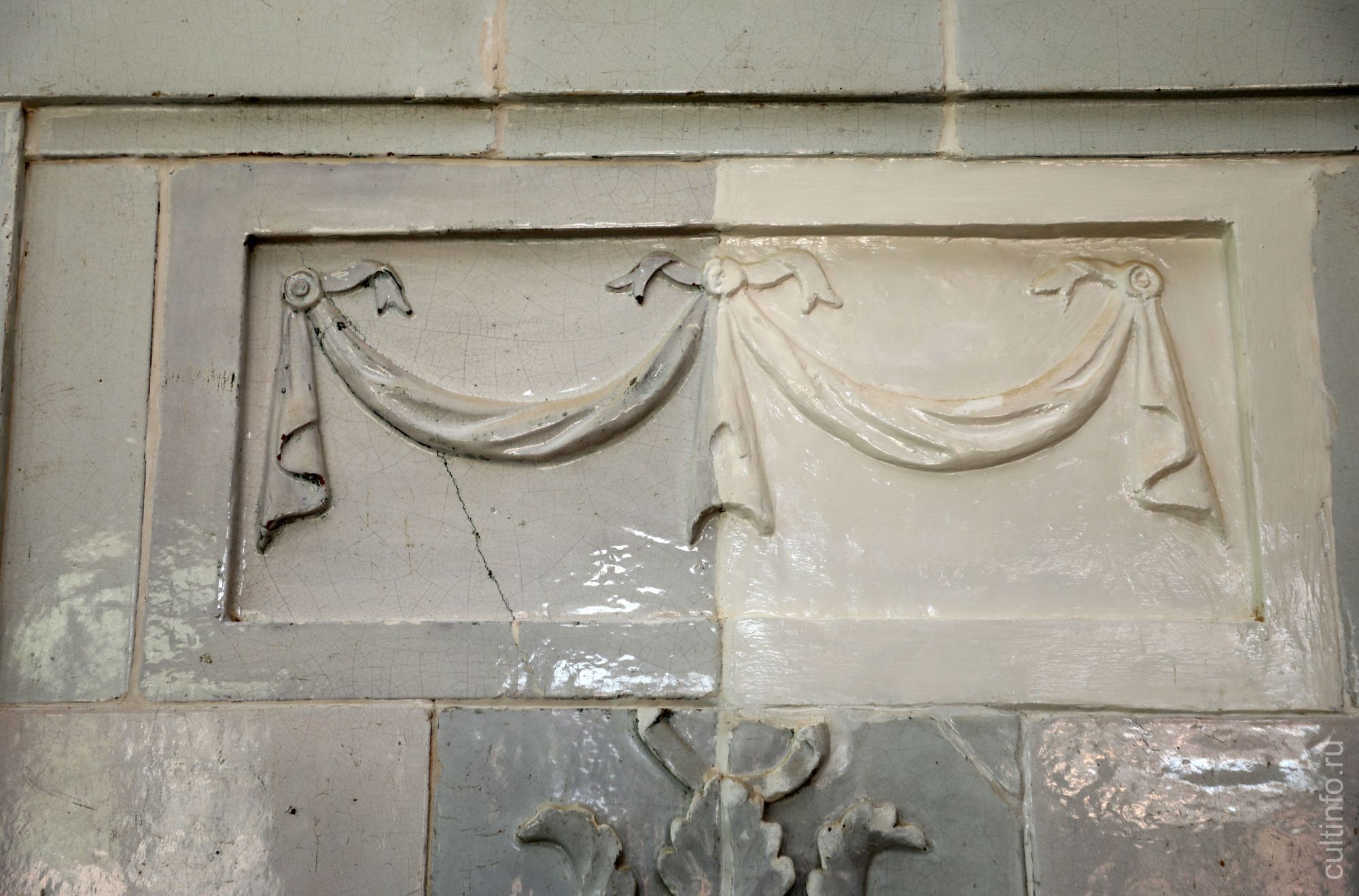 В доме Засецких завершили реставрацию изразцовых печей 