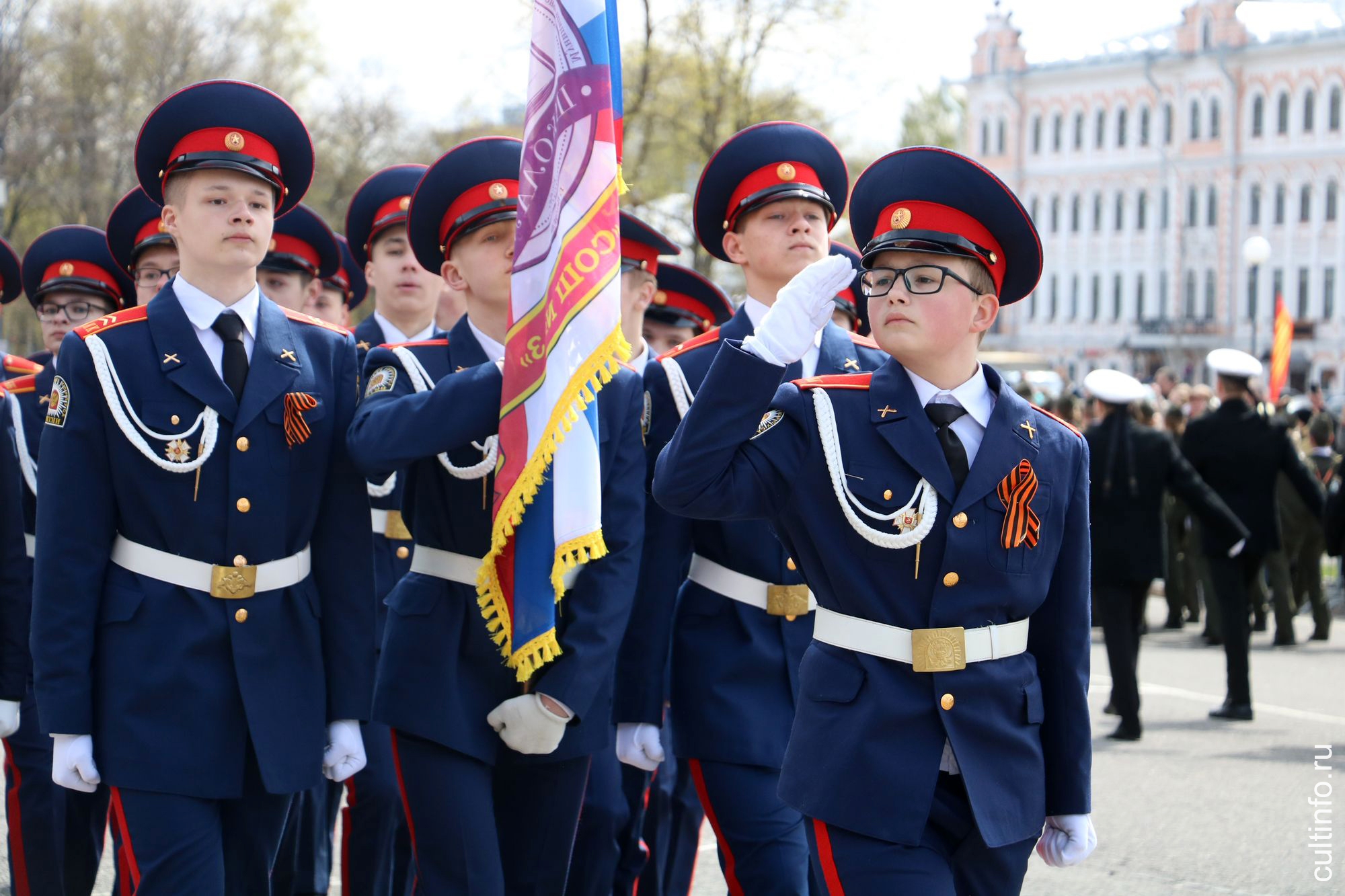 Городской школьный парад