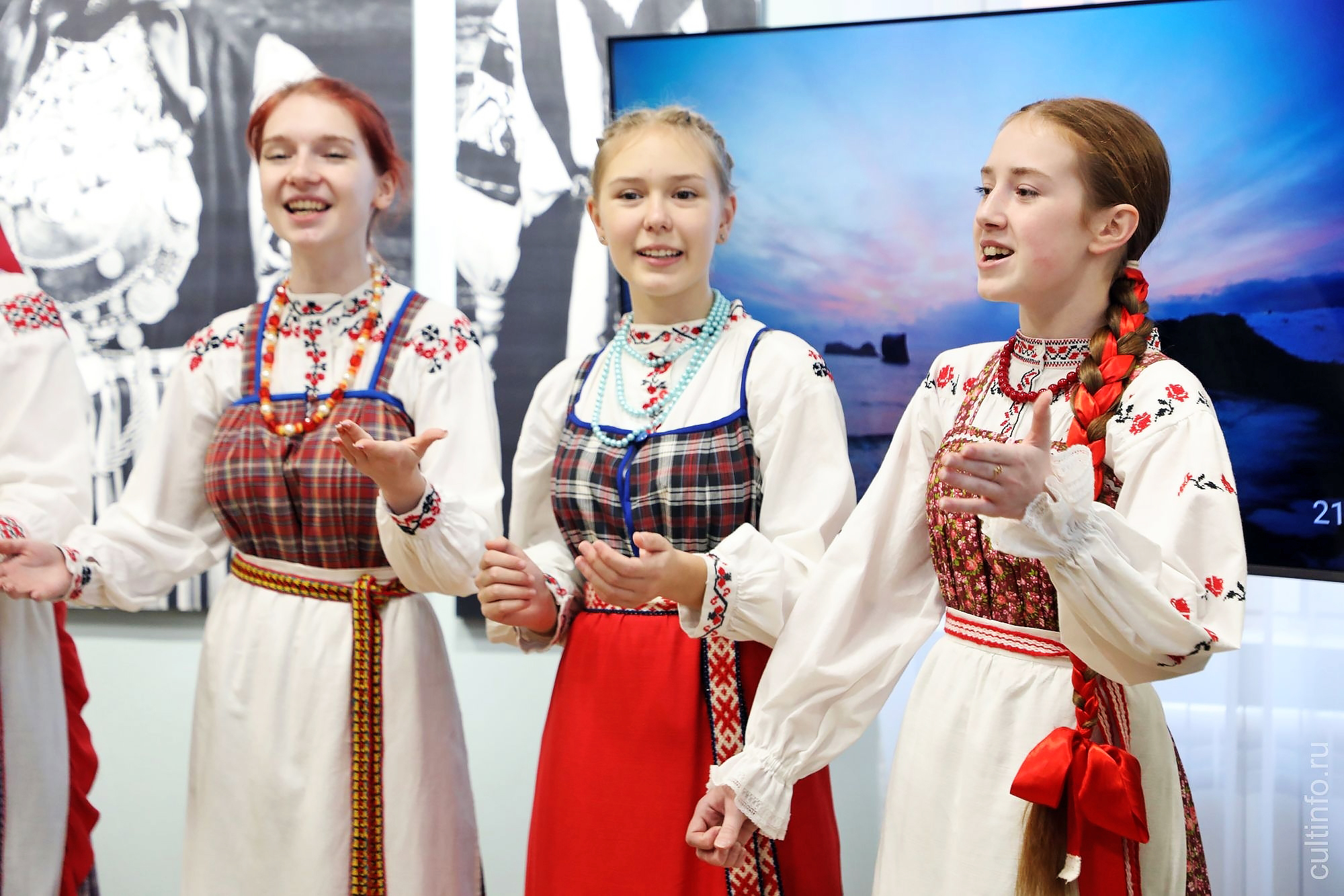 Артистки ансамбля «Веселый лоскуток» 