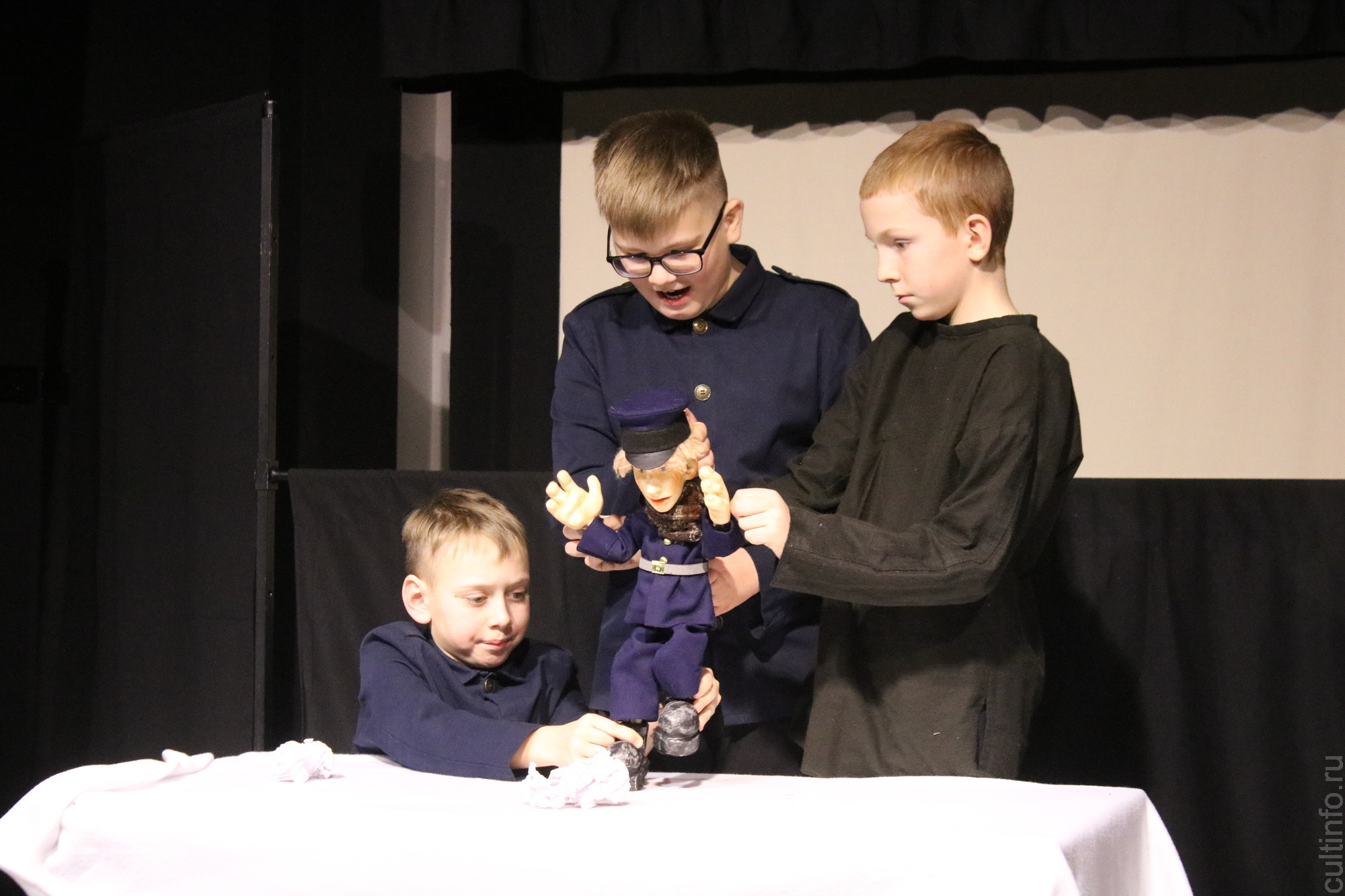 Играем в куклы: в школе-студии «Чайка» на грантовые средства поставили кукольный спектакль «Ангелочек»