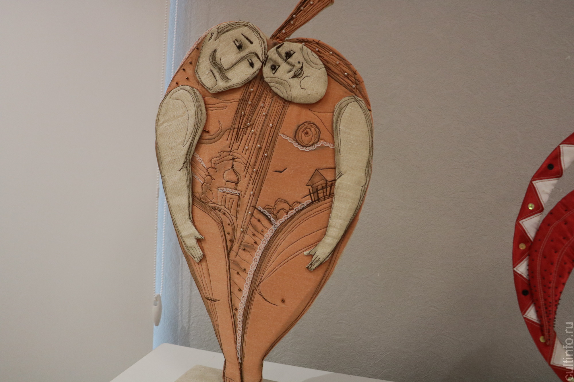 Последнюю неделю в Вологде работает уютная выставка череповчанки Елены Ивановой «Родом из детства»