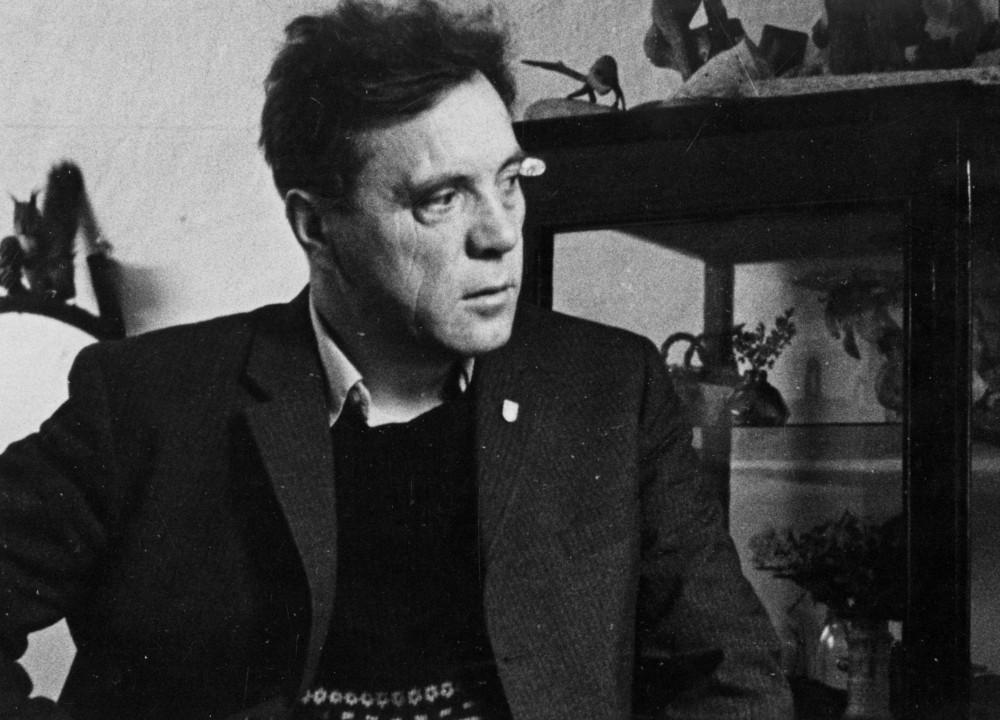 Виктор Астафьев в Вологодском музее-заповеднике. Не ранее 1970 г. Фото из архива семьи Астафьевых