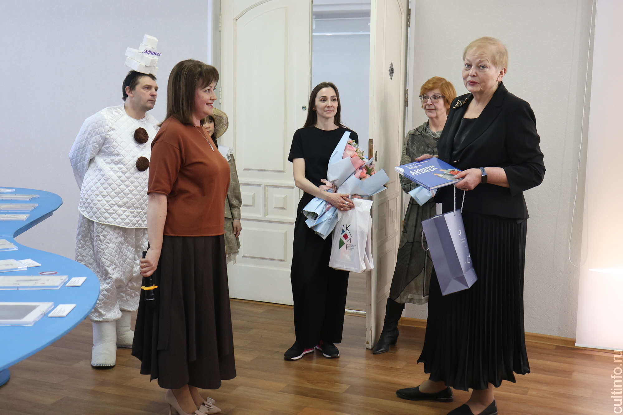 Выставка «В поисках синей птицы» рассказывает о легендарном спектакле МХТ со столетней историей 