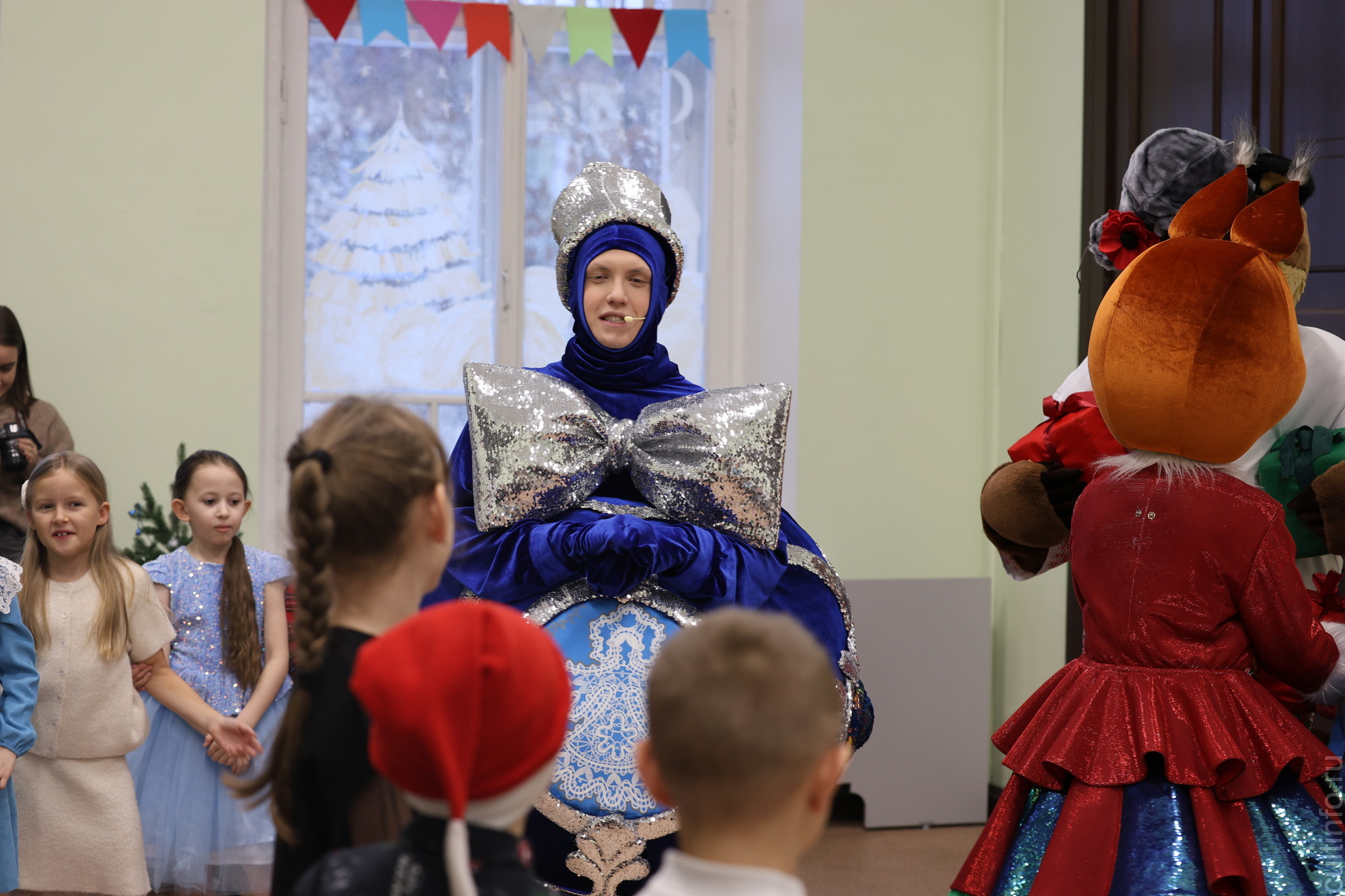 «Сказки Деда Мороза», озвученные самим зимним волшебником, представляет областная детская библиотека