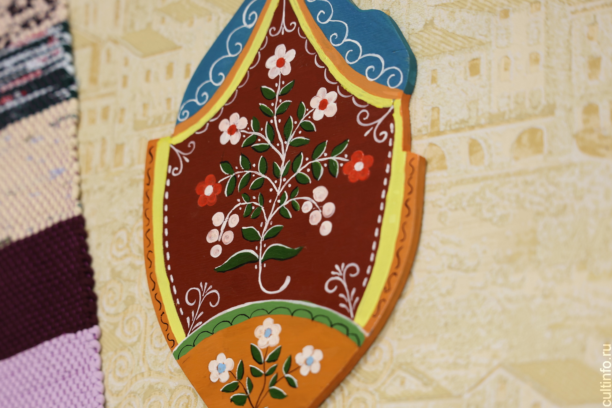 В центре «Резной палисад» представлены лучшие работы юных мастеров – участников традиционного конкурса «Козуля»