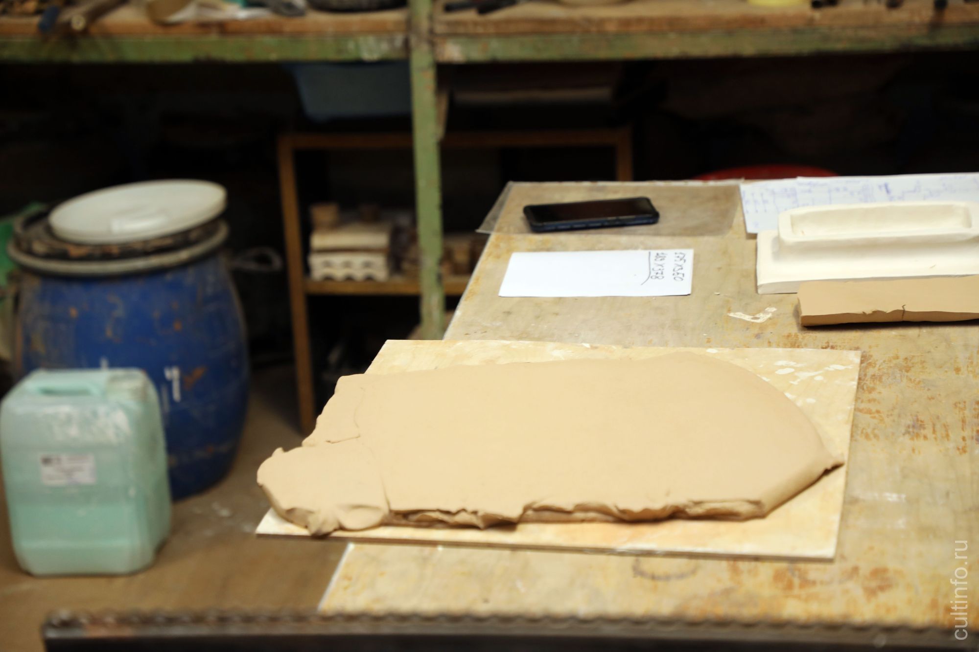 Процесс изготовления изразца в мастерской Владимира Холщагина