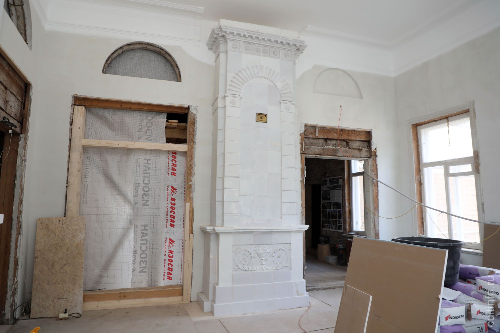 В доме Засецких завершили реставрацию изразцовых печей 