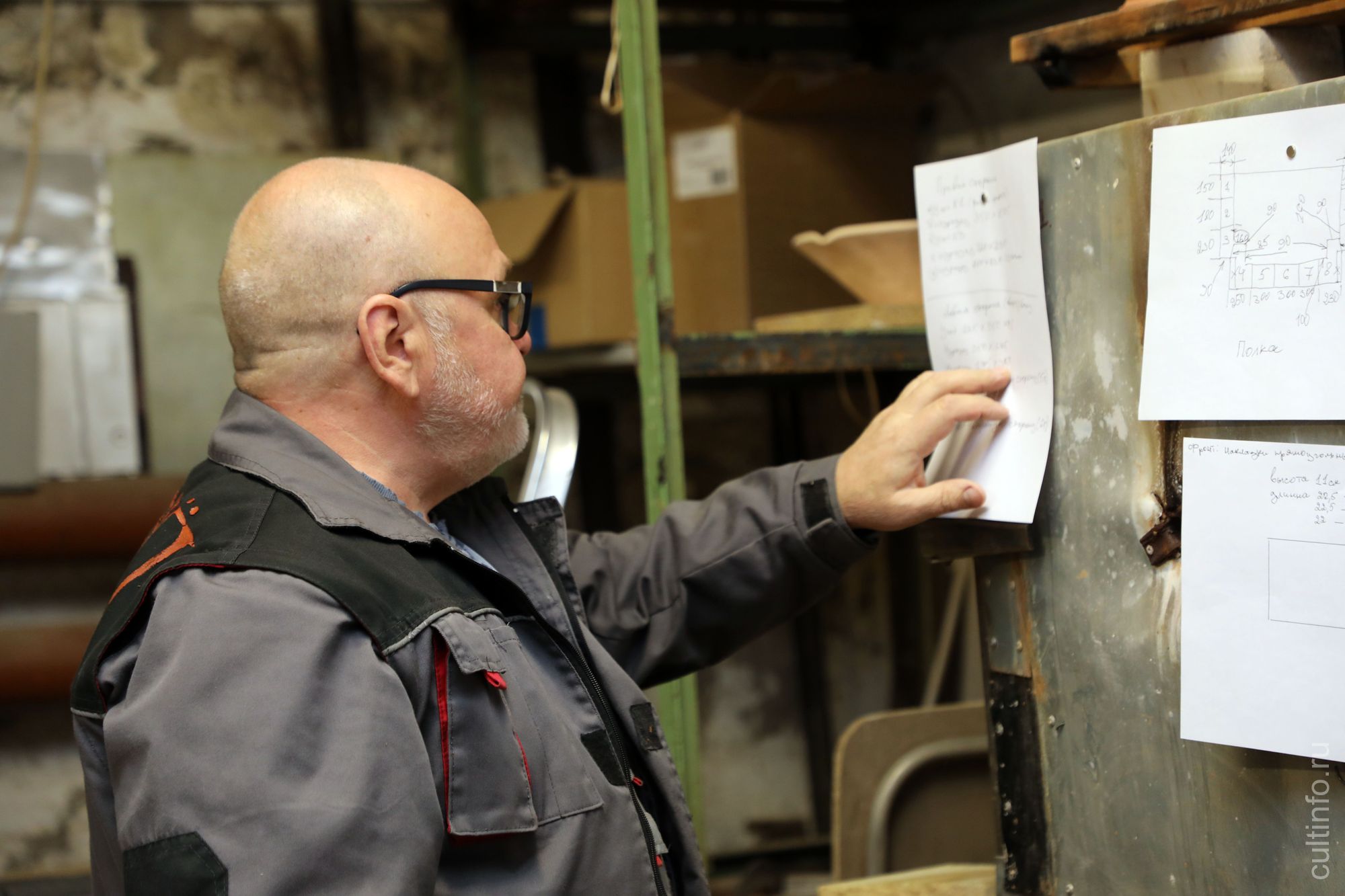 Процесс изготовления изразца в мастерской Владимира Холщагина