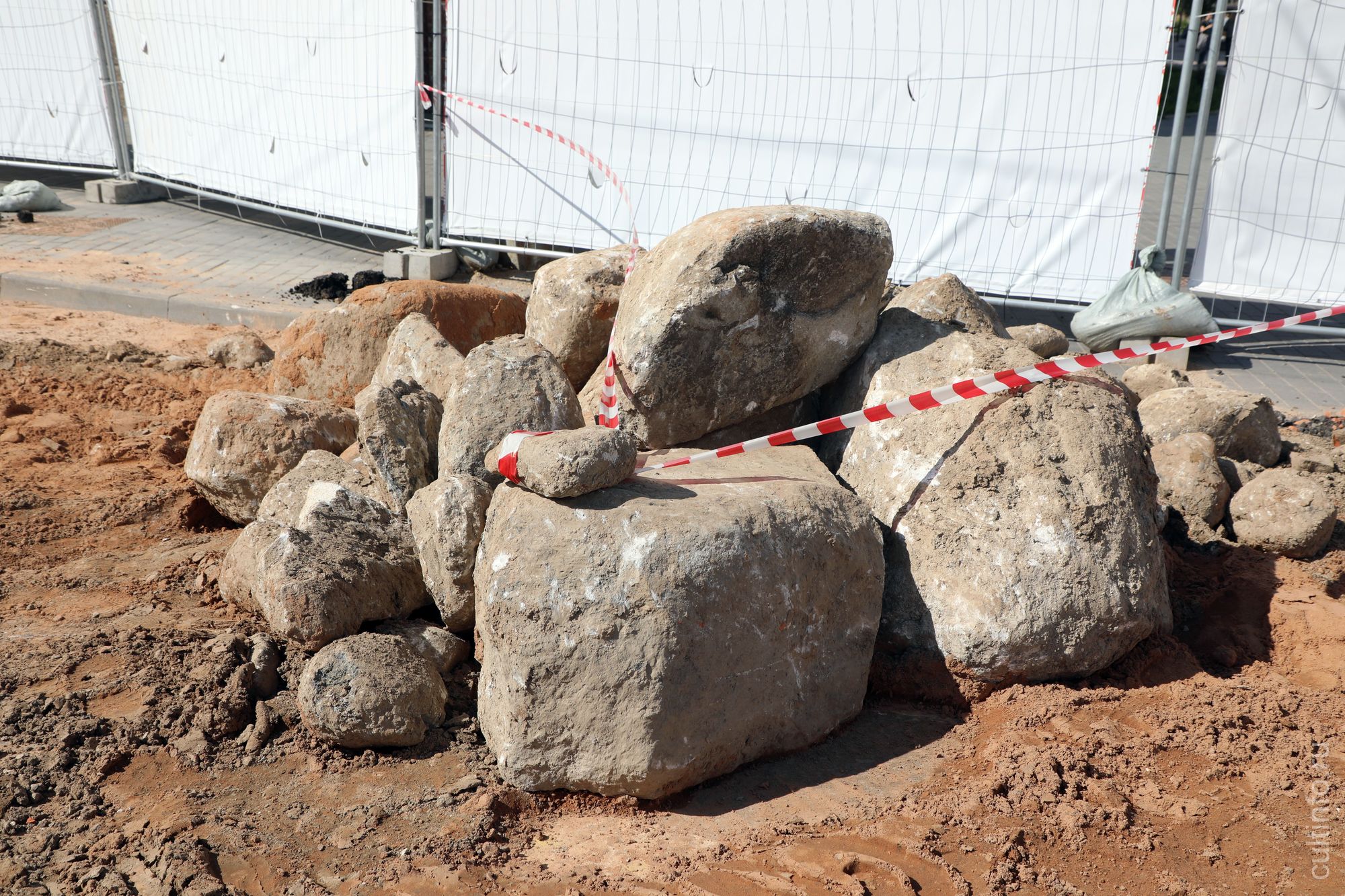 Раскопки на перекрестке улиц Мира и Козленской