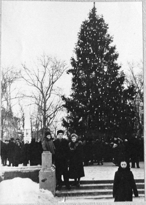 На площади Революции. 1960 год. Фото их группы Старая Вологда